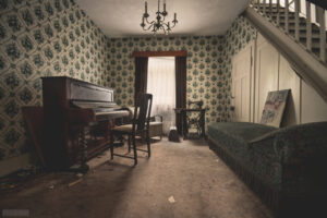 verlassenes Wohnhaus in Thüringen - Sekte - Klavier - Lost Places - Das Haus der Amish