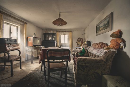 verlassenes Wohnhaus in Sachsen mit kompletter Einrichtung - möblierter Lost Place in Sachsen - Haus der Krankenschwester