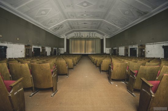 Kinosaal Haus der Offiziere - die verbotene Stadt Wünsdorf in Brandenburg Theatersaal